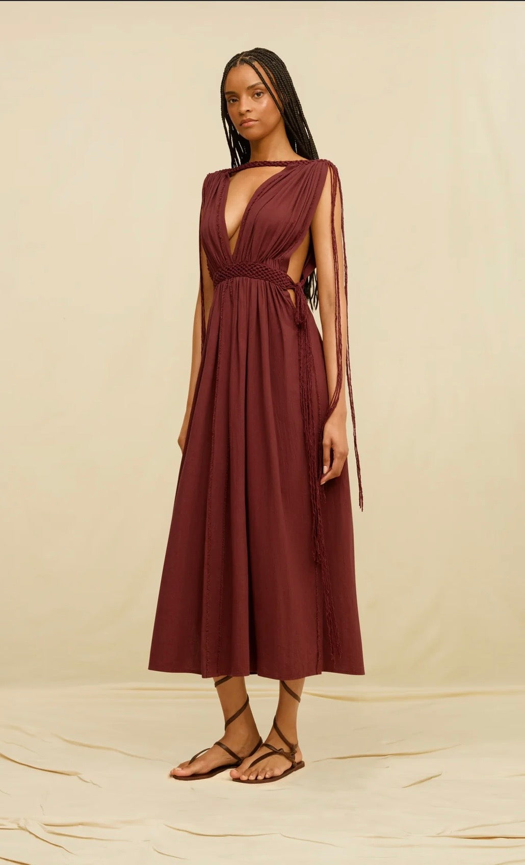 Maroon dress caravana