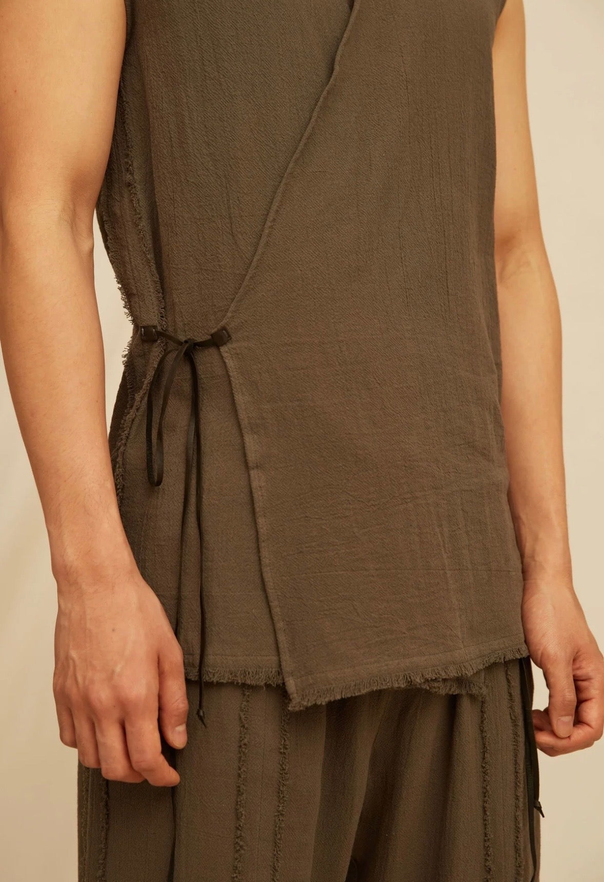 Caravana Wrap sleeveless shirt ￼