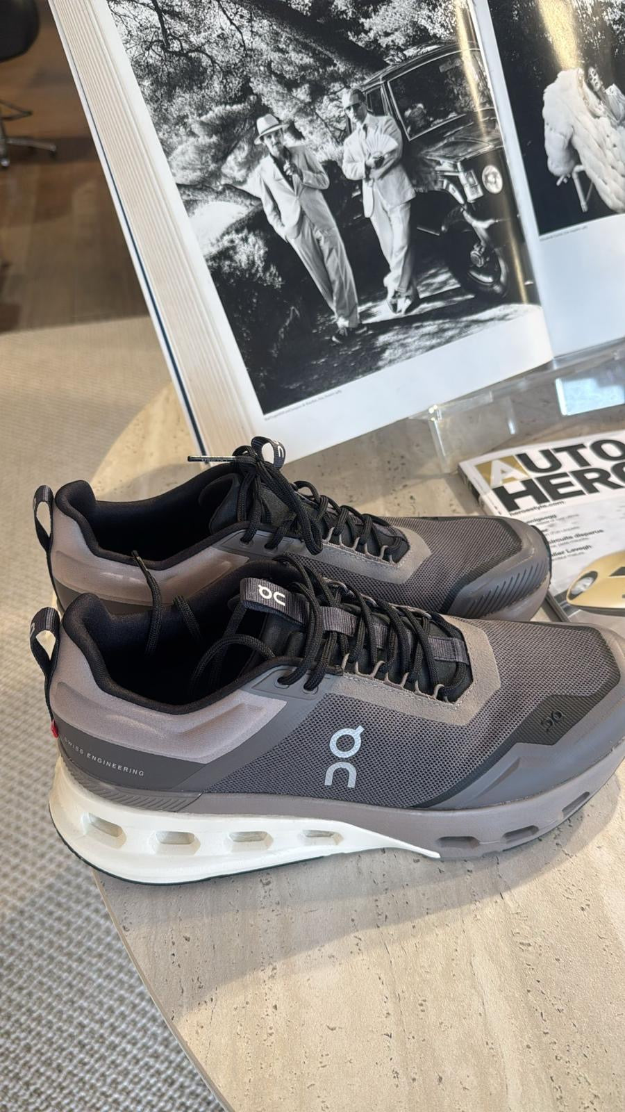 On cloud dark grey shoes ￼