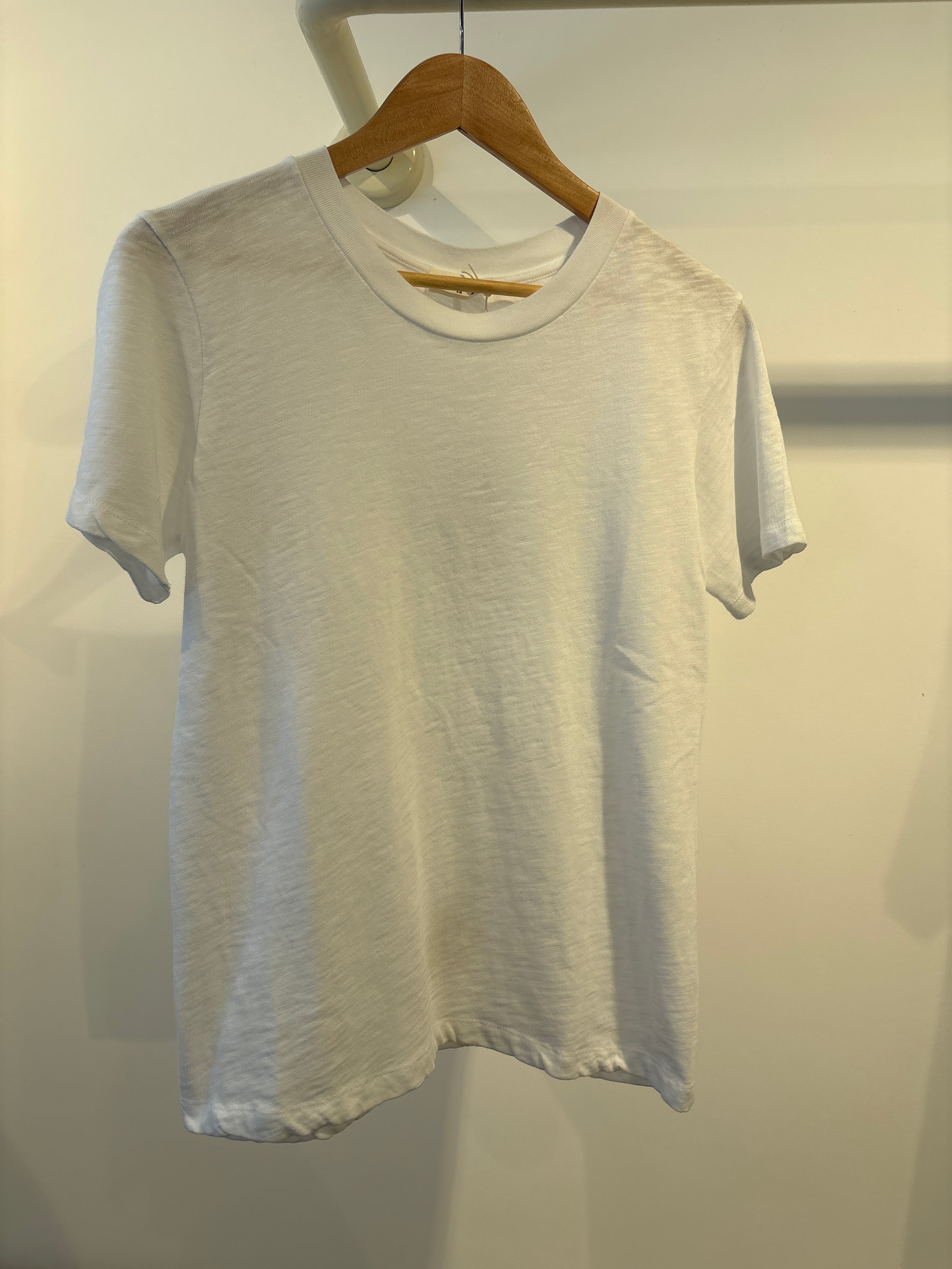 American vintage white shirt ￼￼